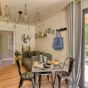https://chalet-de-charme-avec-piscine.midi-pyreneeshotels.com